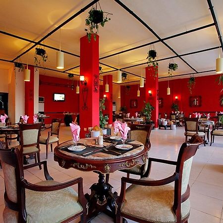 Golden 5 Sapphire Suites Hotel 洪加達 外观 照片